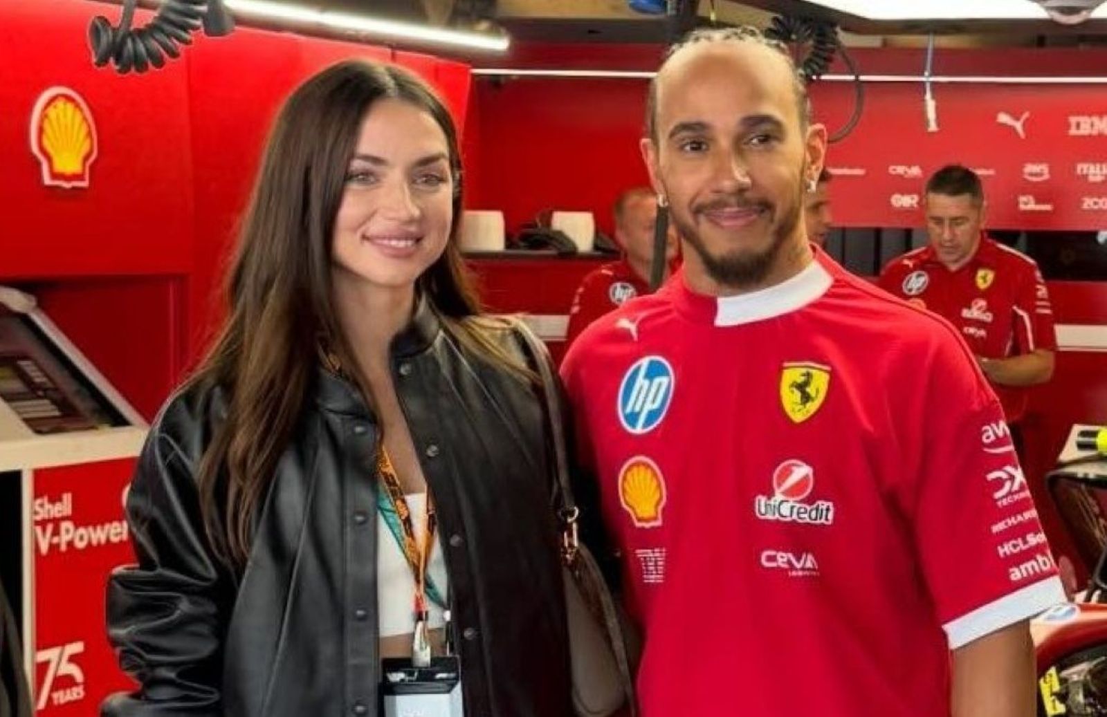 "Kobieta Bonda". Aż huczy po tym z kim spotkał się Hamilton