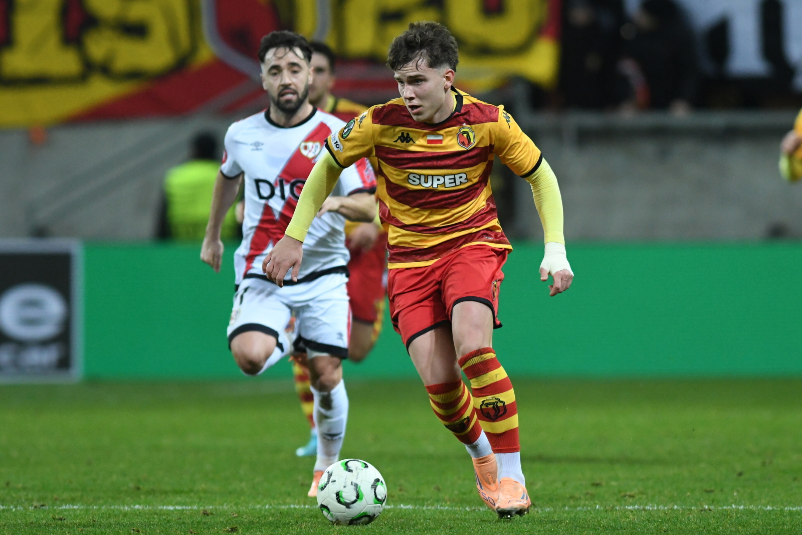 Sensacyjne doniesienia. Bayern powalczy z Barceloną o polski talent?