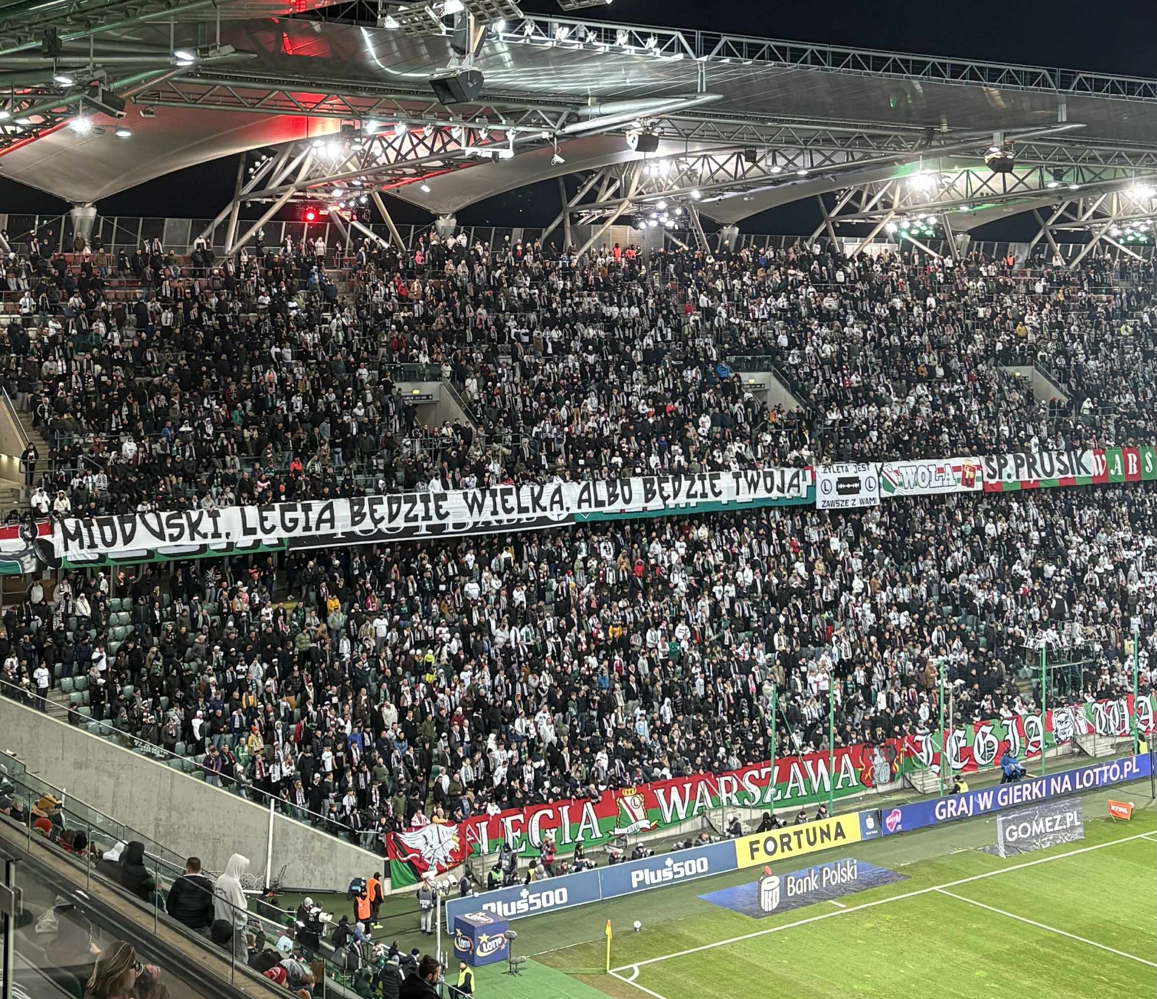 Tylko zaczął się mecz Legii. Fani nie hamowali się ws. Mioduskiego