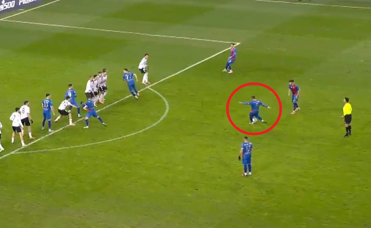 Tobiasz tylko się patrzył. Zobacz zwycięskiego gola Piasta w Warszawie