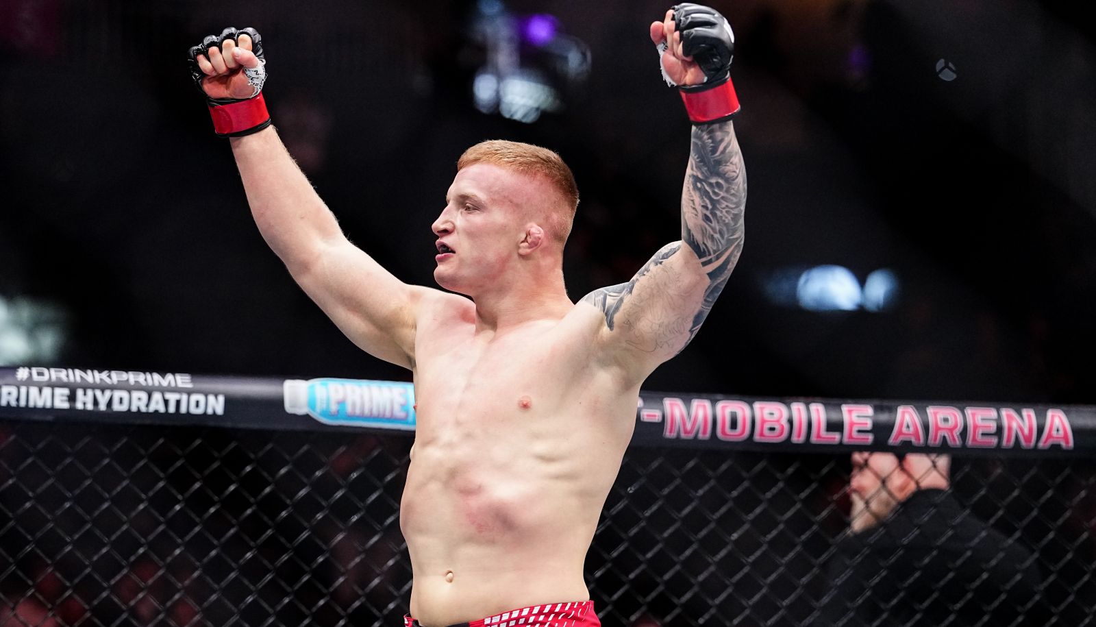 Nie mógł zawiązać butów. Baraniewski doznał kontuzji tuż przed debiutem w UFC