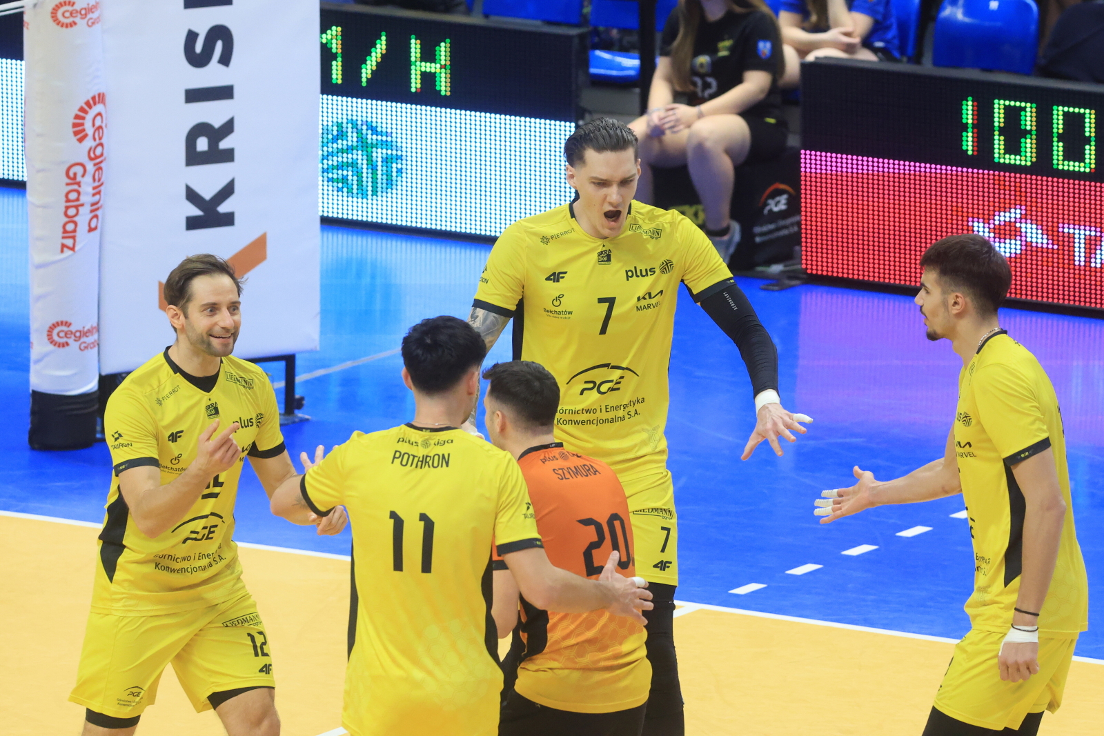 Sił wystarczyło na dwa sety. Faworyt pokazał klasę