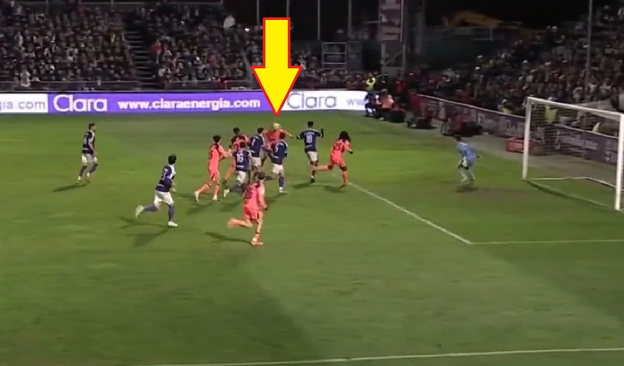 Męczarnie FC Barcelony. Pomógł rykoszet [WIDEO]