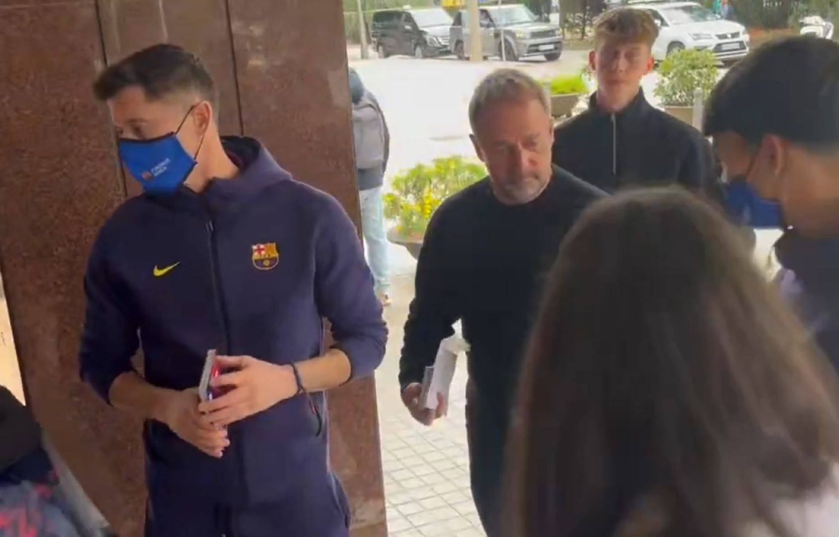 Wrócił z Polski i udał się do szpitala. W Hiszpanii głośno o Lewandowskim