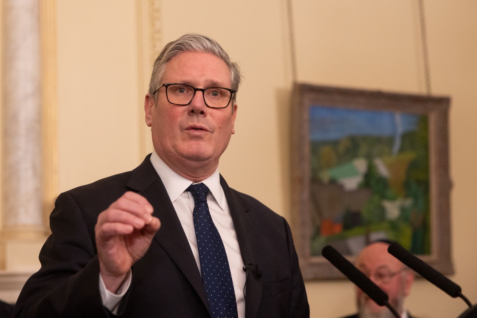 Słynna telewizja ocenzurowała to, co śpiewali w kierunku premiera