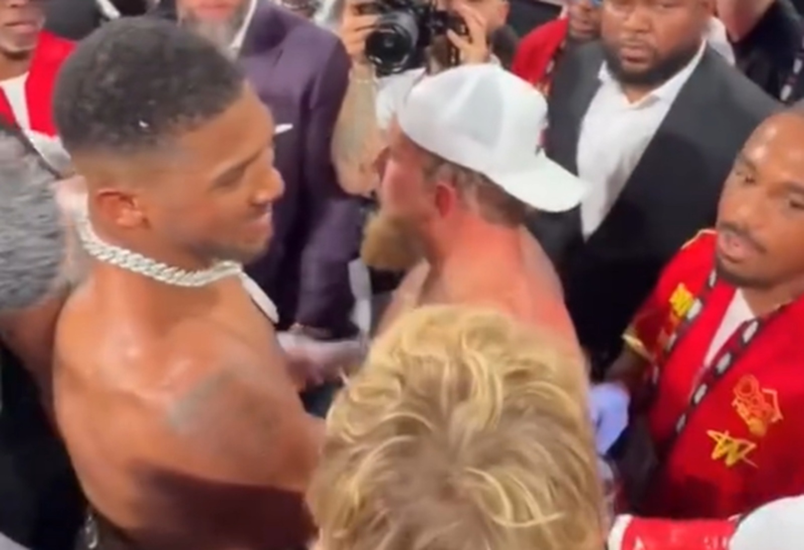 Zauważył mamę Paula. Nagrało się, co zrobił Joshua