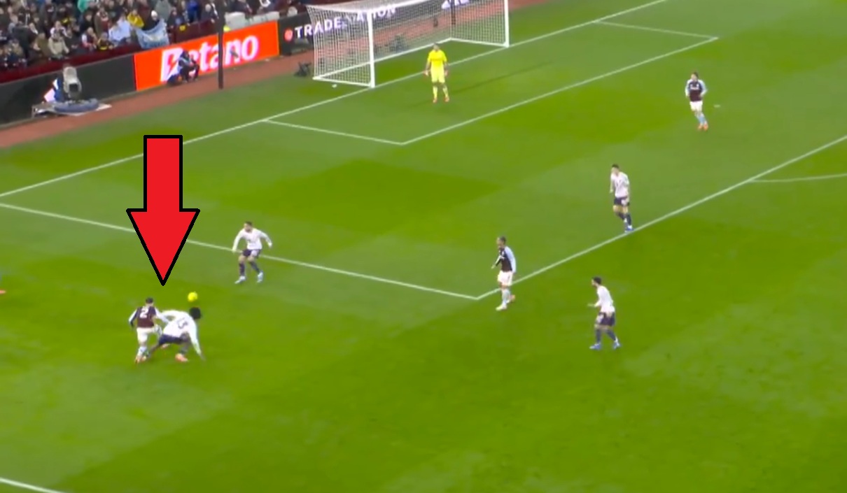 Strzał w okienko, a po chwili fatalny błąd Casha. Sprezentował bramkę United