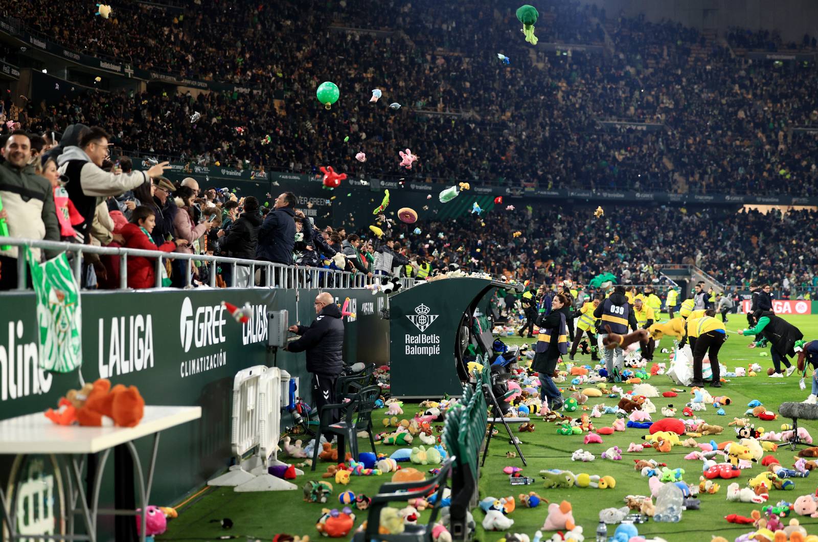 Piękne sceny na stadionie Betisu. Kibice wsparli potrzebujące dzieci