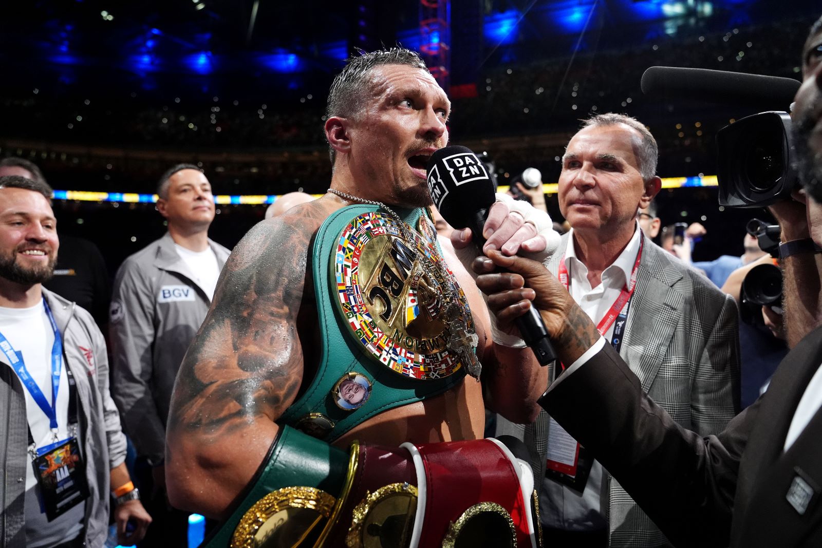 Usyk oddał mistrzowski pas. Oto powód