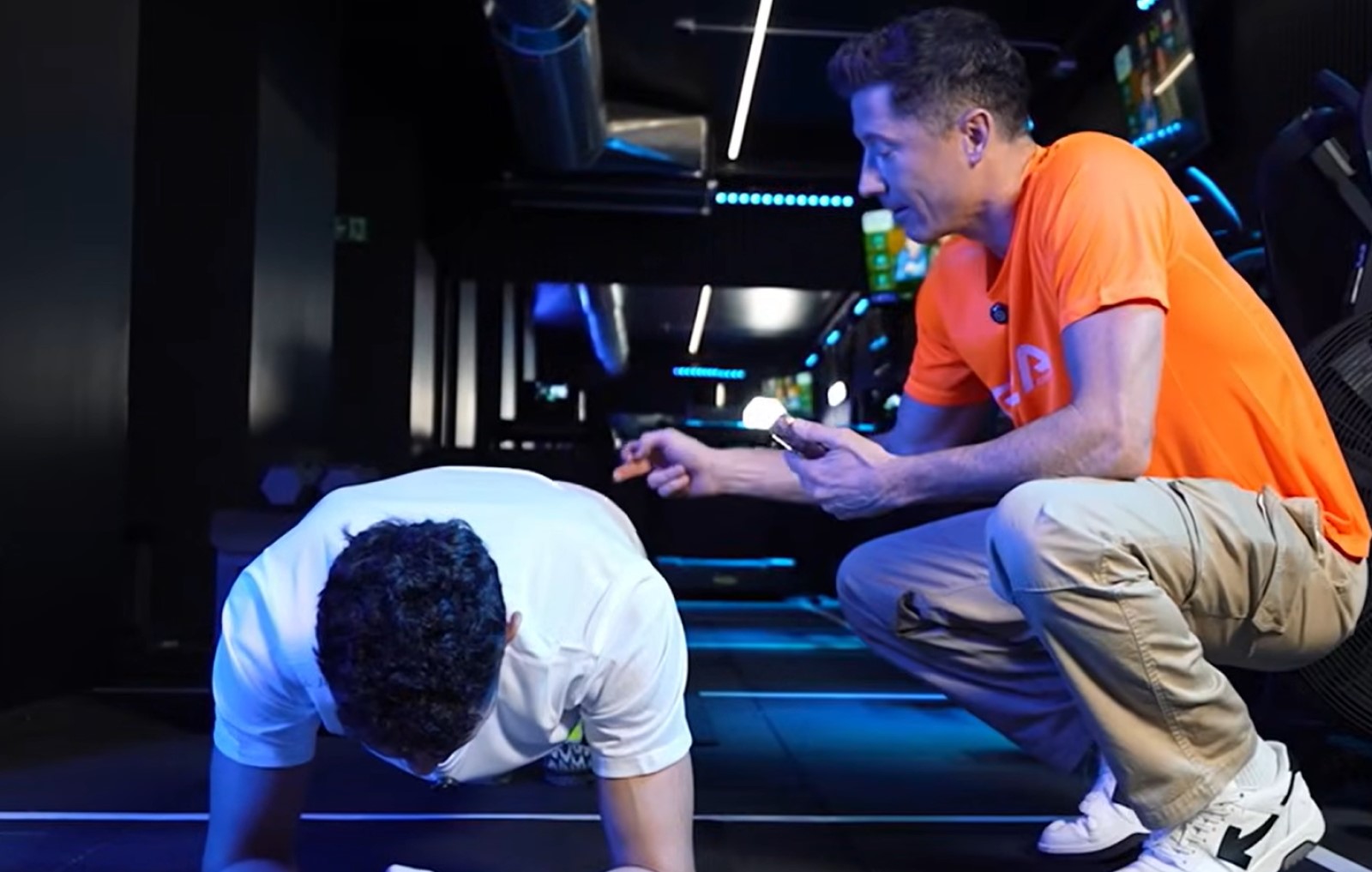 Lewandowski został... trenerem. Nagranie podbija internet