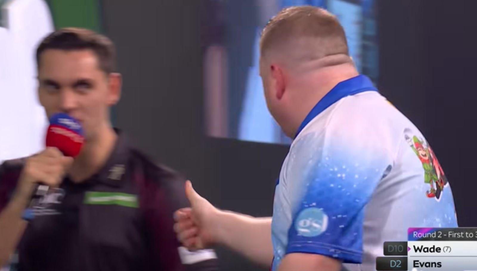 "Sarkastyczny gest". Wygrał i pokazał to sędziemu