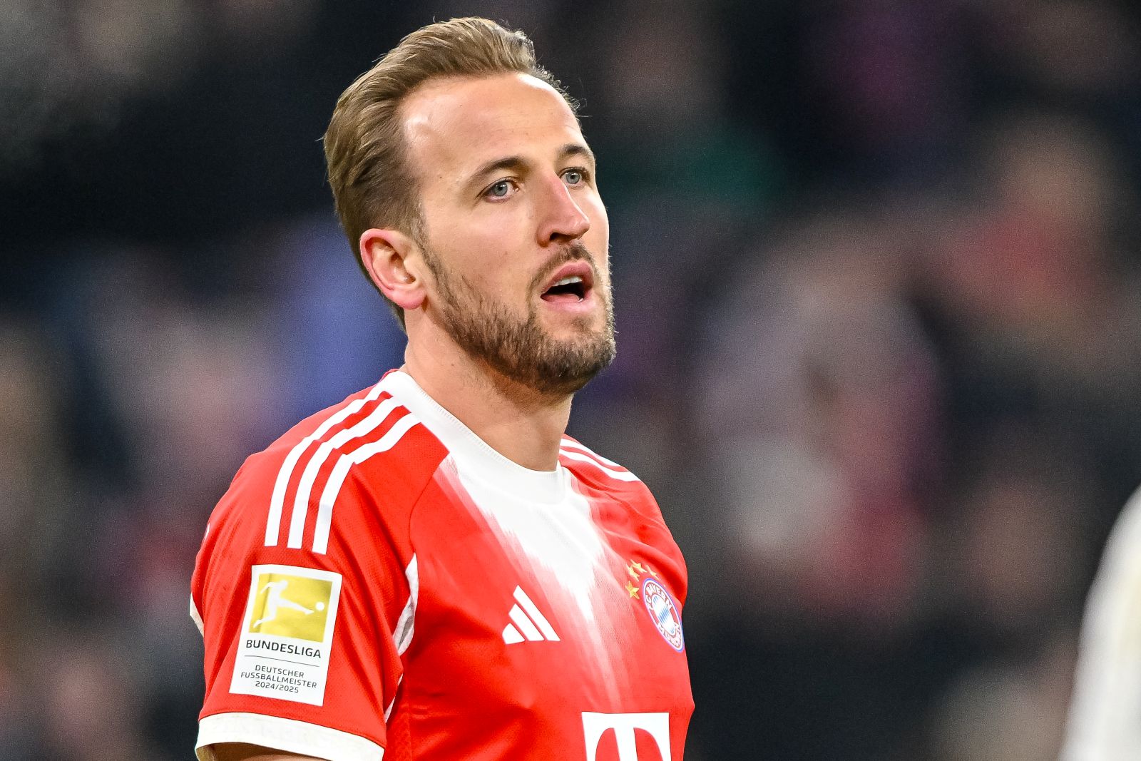 Kane idzie po rekord Lewandowskiego, a tu takie wieści. W Bayernie są oburzeni