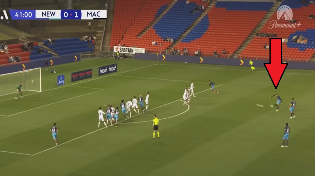 Zjawiskowy gol z rzutu wolnego w Australii. Polak był bez szans