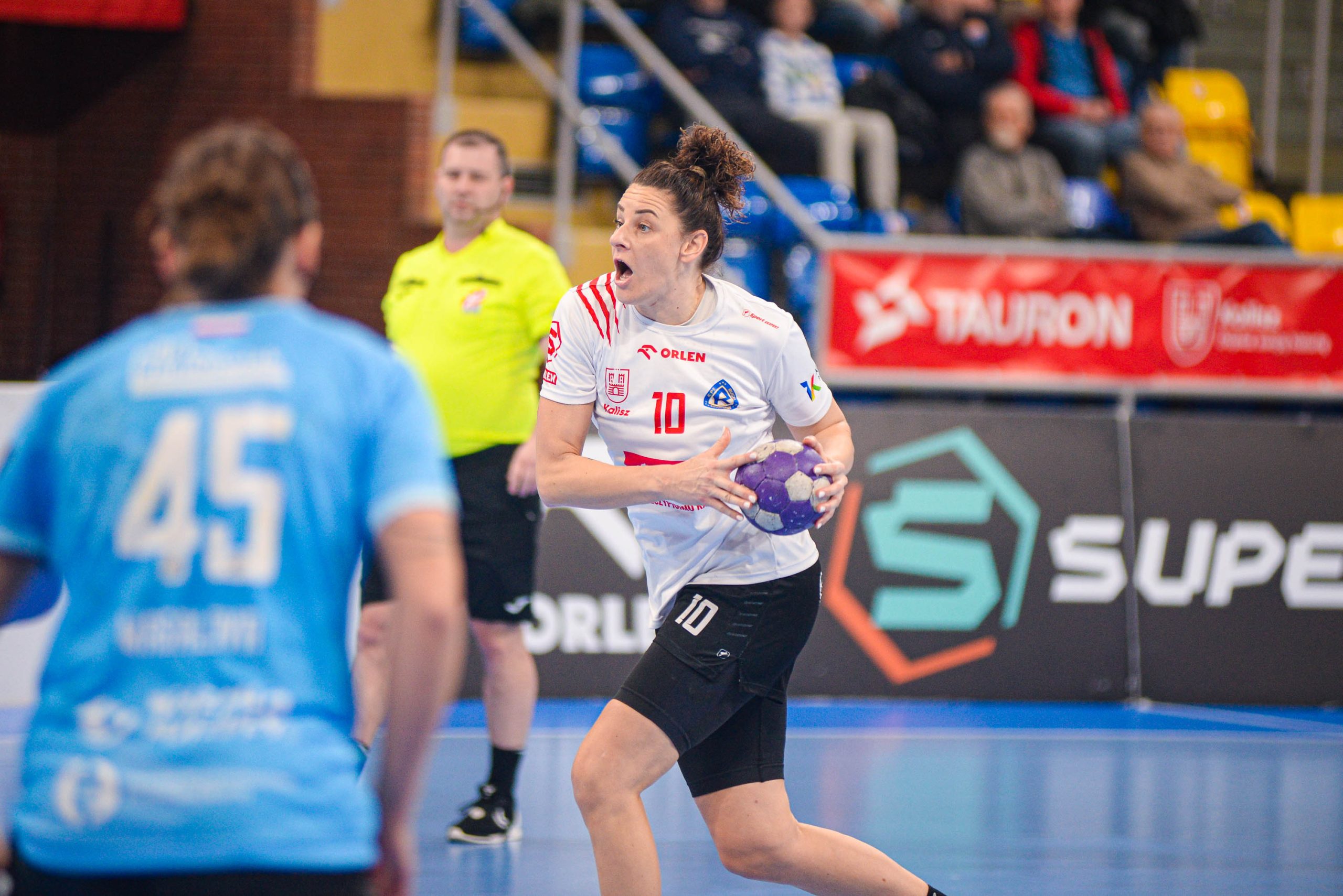 Czerwona latarnia pogrążona w kryzysie. Kolejna przegrana