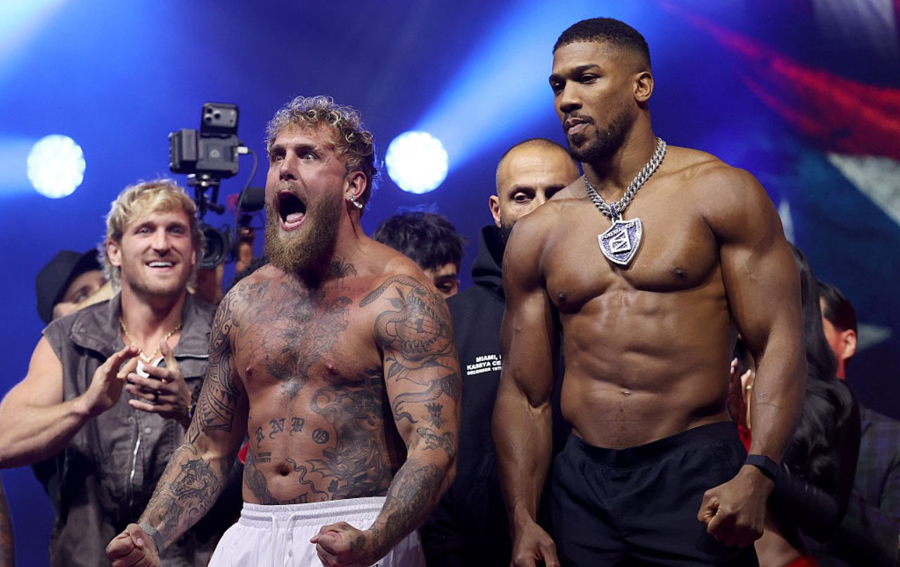 Niedawno został znokautowany przez Joshuę. Odezwał się po jego wypadku