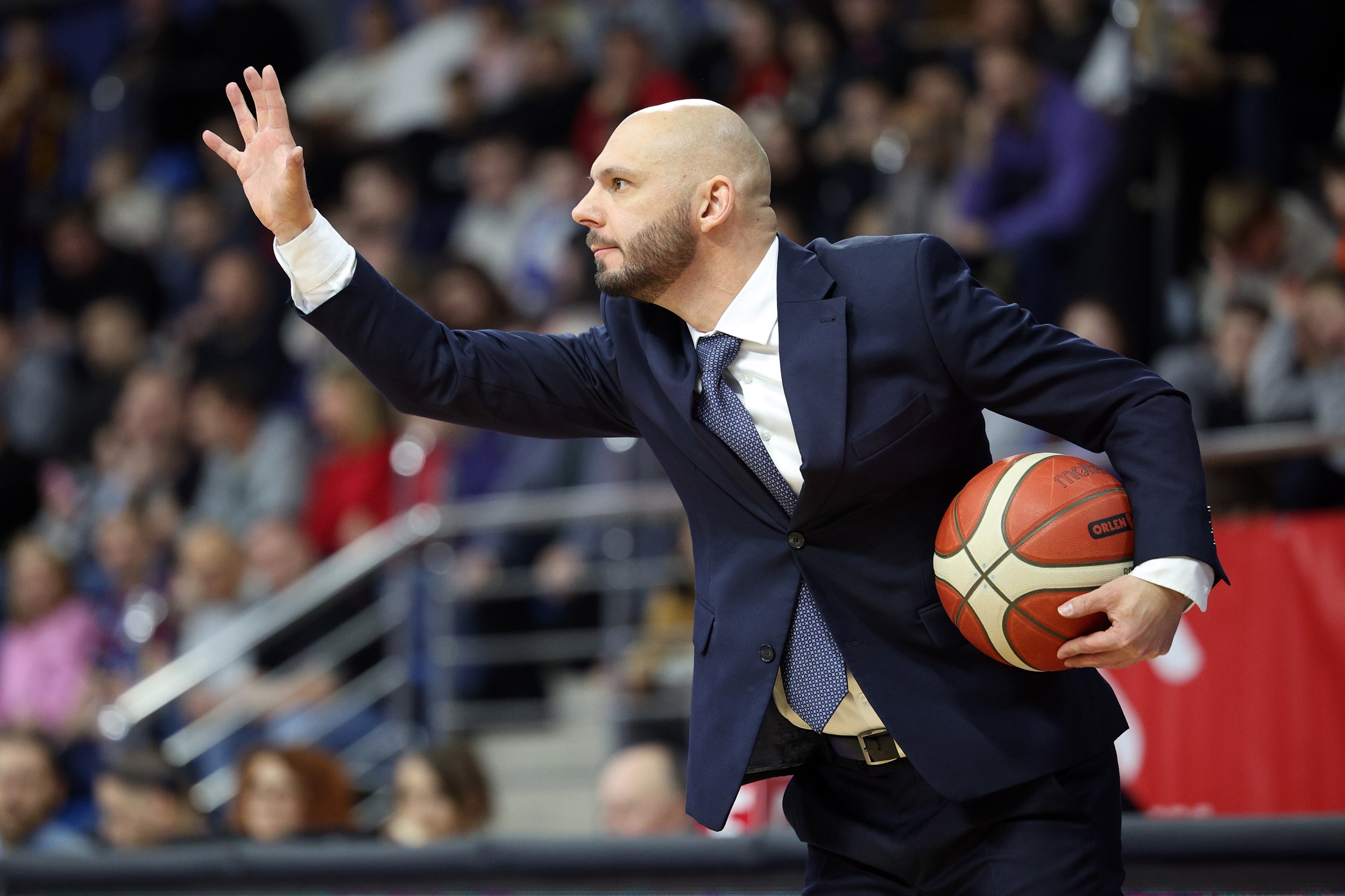 "Nikt nie marudzi". Wszedł razem z futrynami, czyli plan wypalił