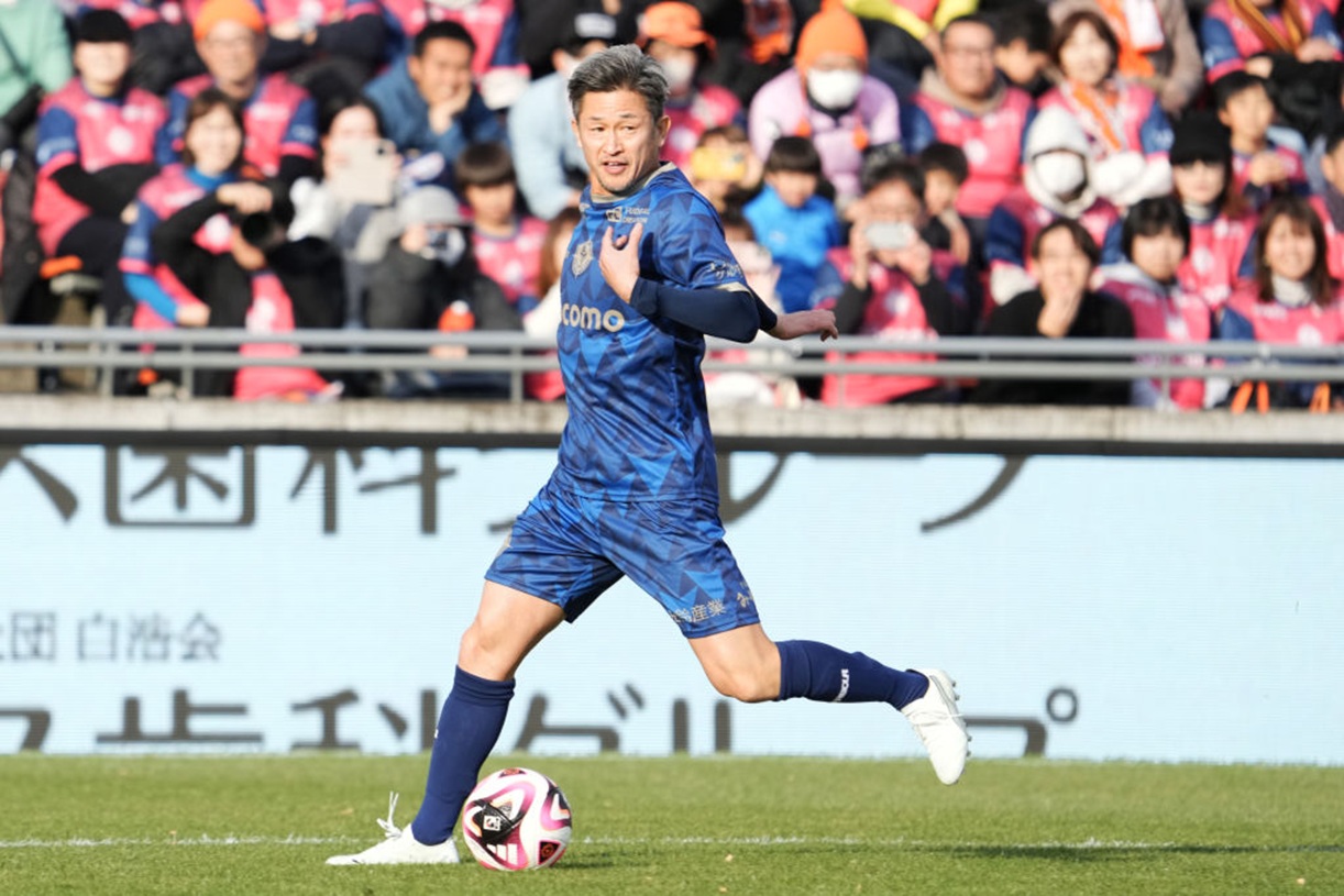 Ma 58 lat i wciąż zawodowo gra w piłkę. Oto w jakim klubie