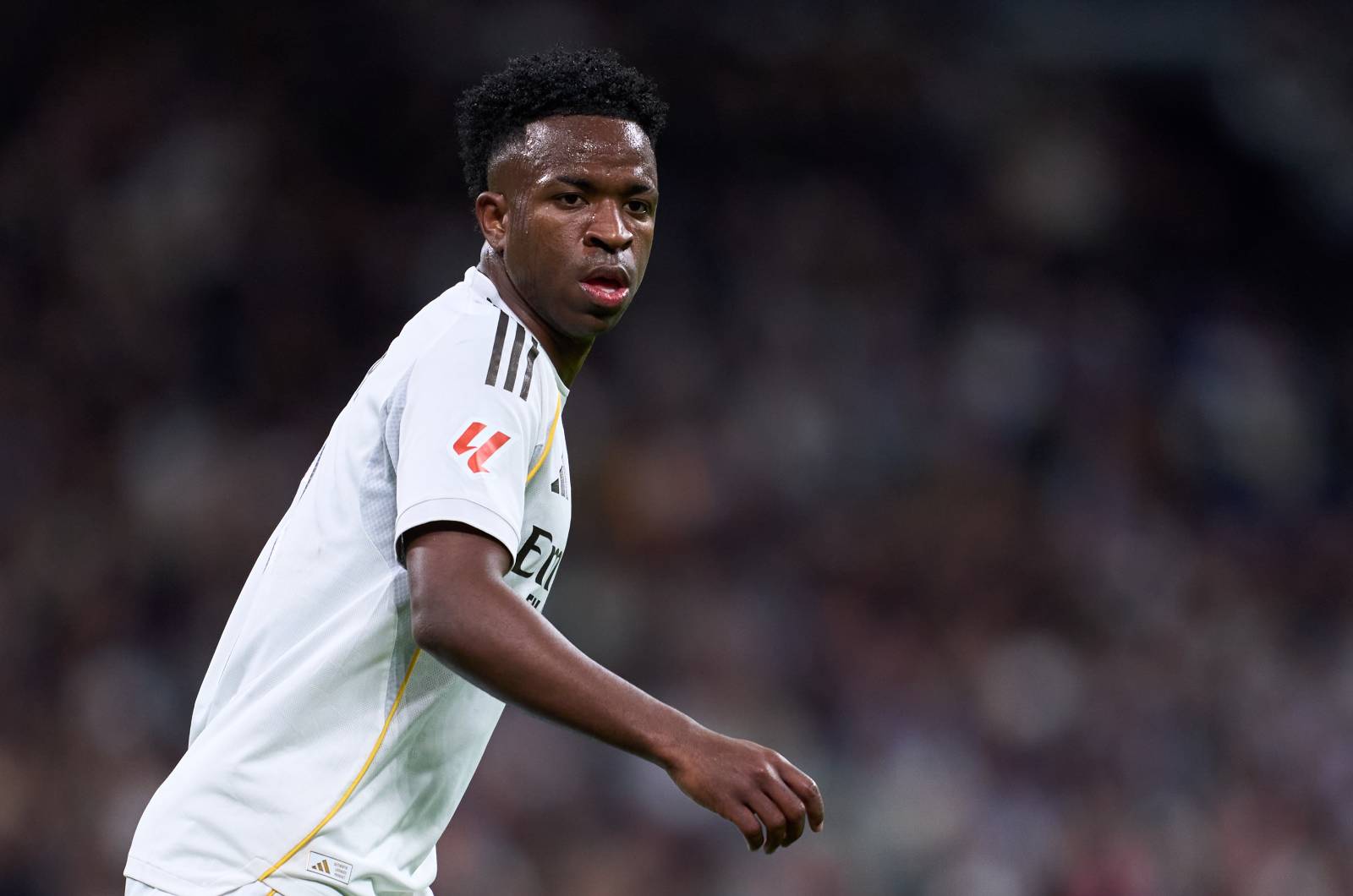 18 miesięcy do końca umowy Viniciusa. Taka jest różnica w oczekiwaniach