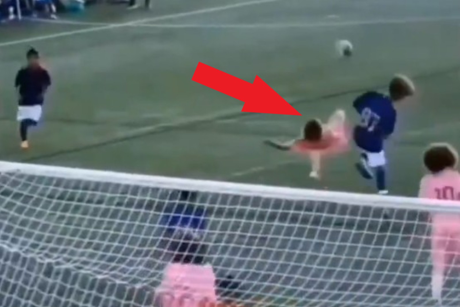 Od razu widać, po kim ma geny. Cudowny gol syna Messiego