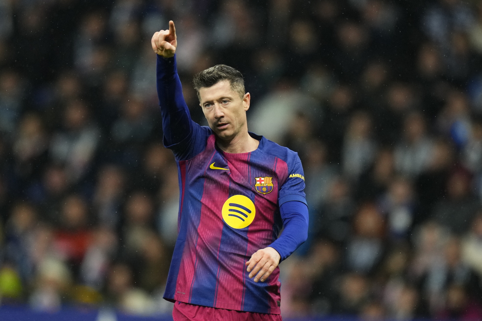 "Potrafi. Wciąż to ma". Eksperci docenili Lewandowskiego