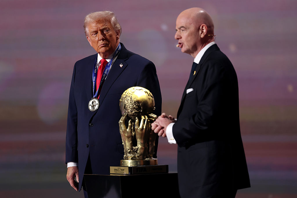 Po decyzji Trumpa "oberwało się" Infantino. "Podeptał przyzwoitość"