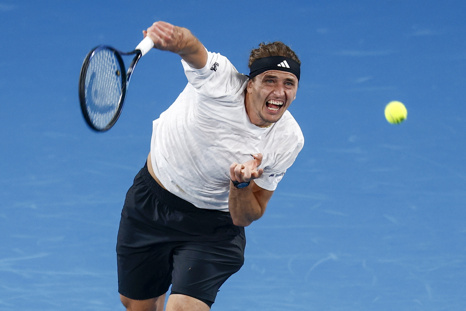 Kłopoty na otwarcie zeszłorocznego finalisty. Pierwszy rozstawiony za burtą