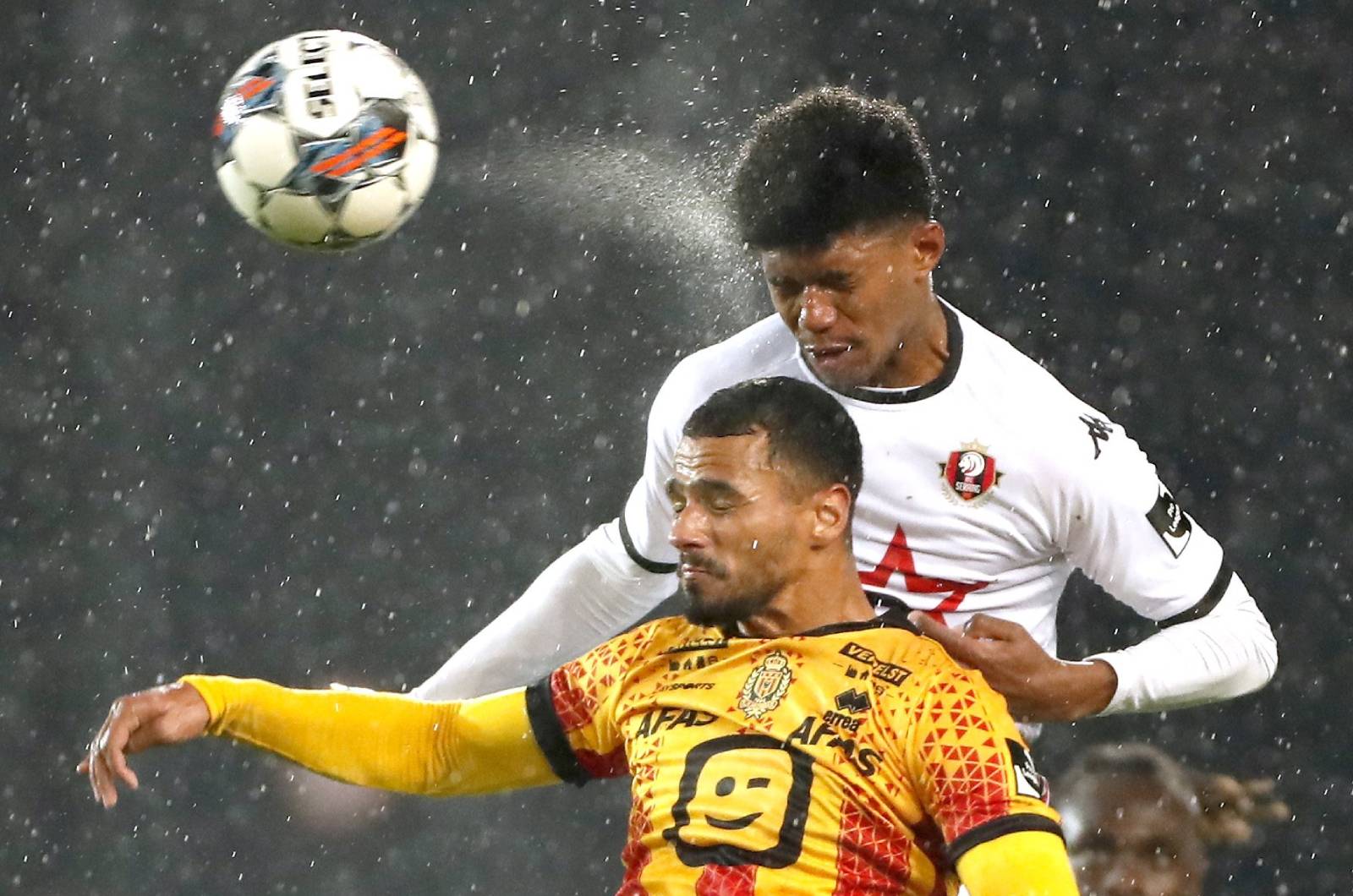 Media. Legia i Raków zainteresowane obrońcą. Jego umowa się kończy