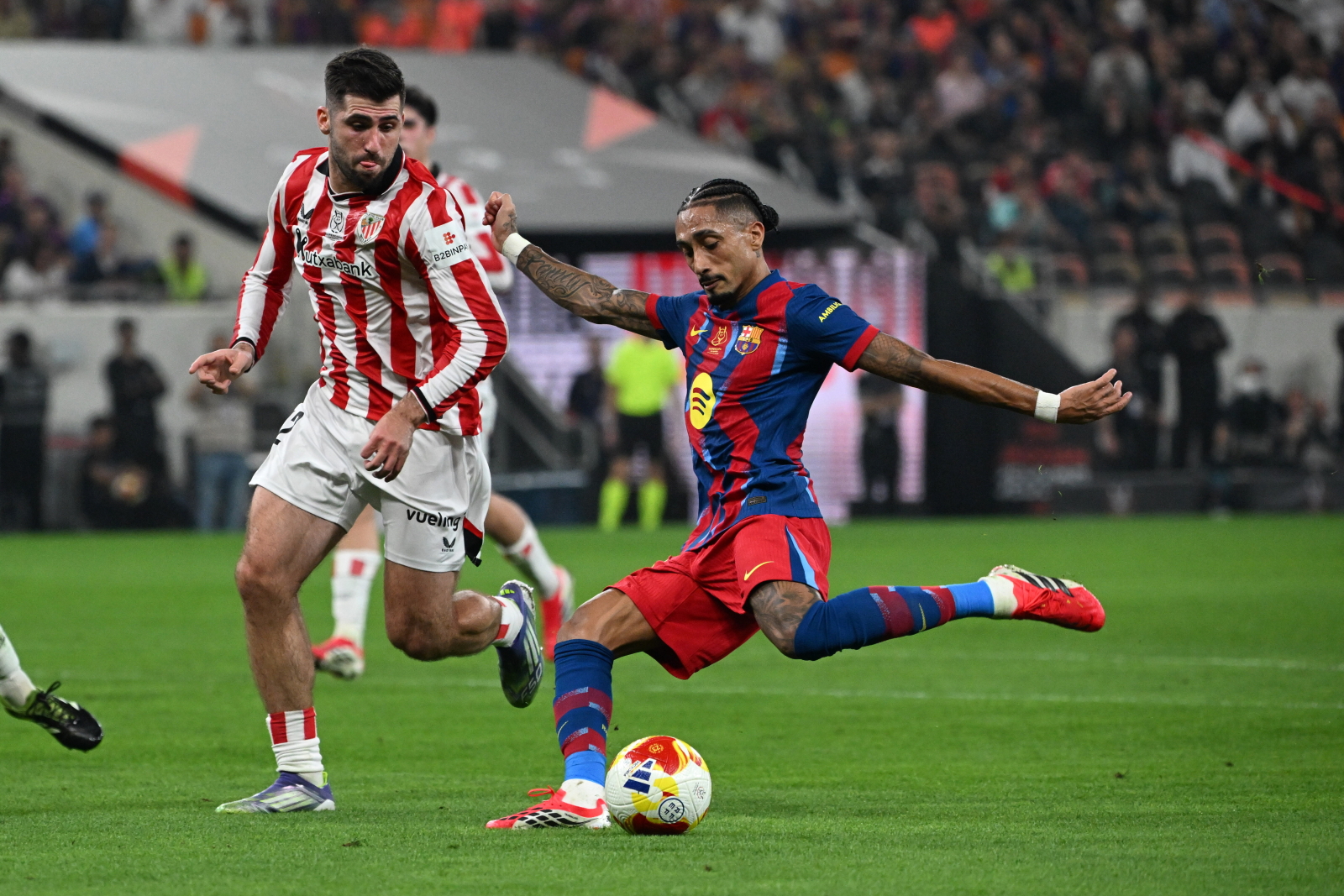 Nie tylko prestiż i trofeum. FC Barcelona gra też o wielkie pieniądze