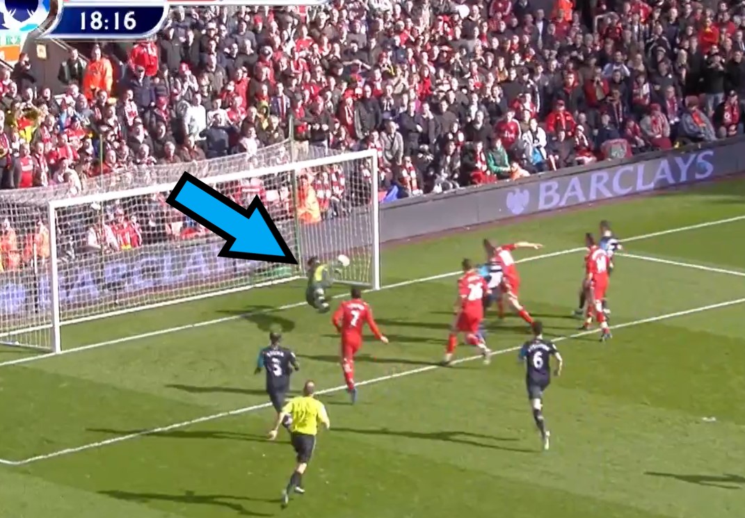 Przypomnieli niesamowitą paradę Szczęsnego. Pamiętasz tę interwencję? [WIDEO]