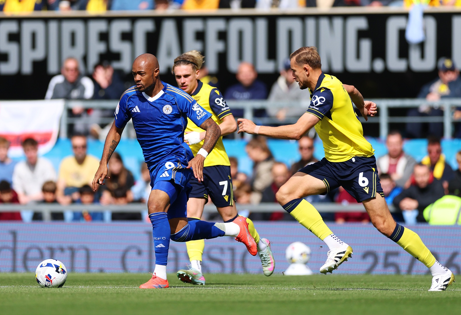 Polacy na dwóch biegunach w angielskim klubie. Jeden z nich pakuje walizki