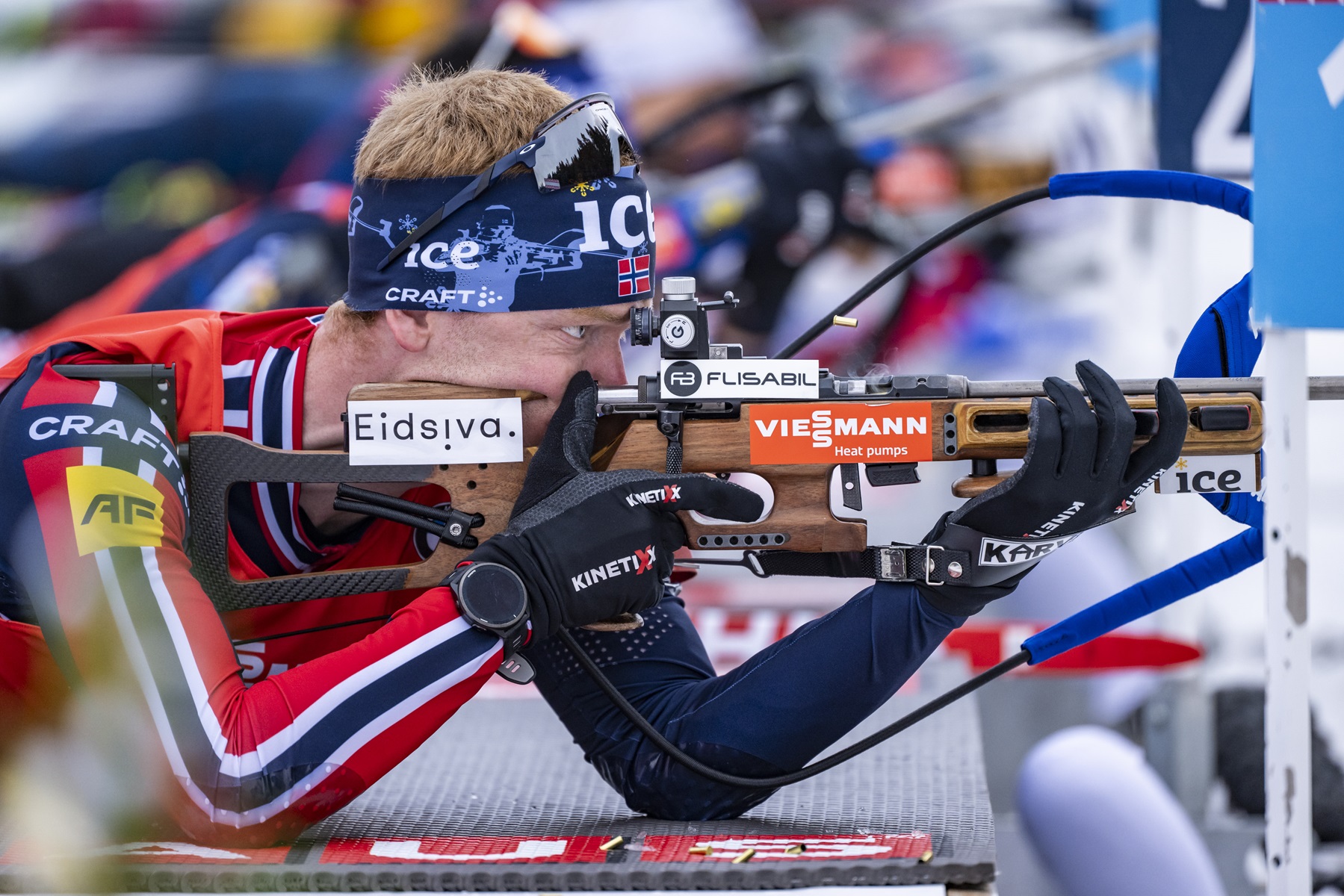 Nowe ustalenia śledczych ws. śmierci Bakkena. Wiadomo, gdzie kupił maskę