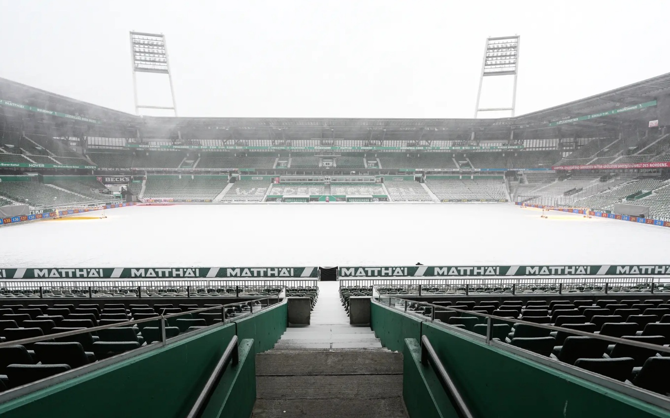 Bundesliga przegrywa z zimą. Kolejny mecz odwołany