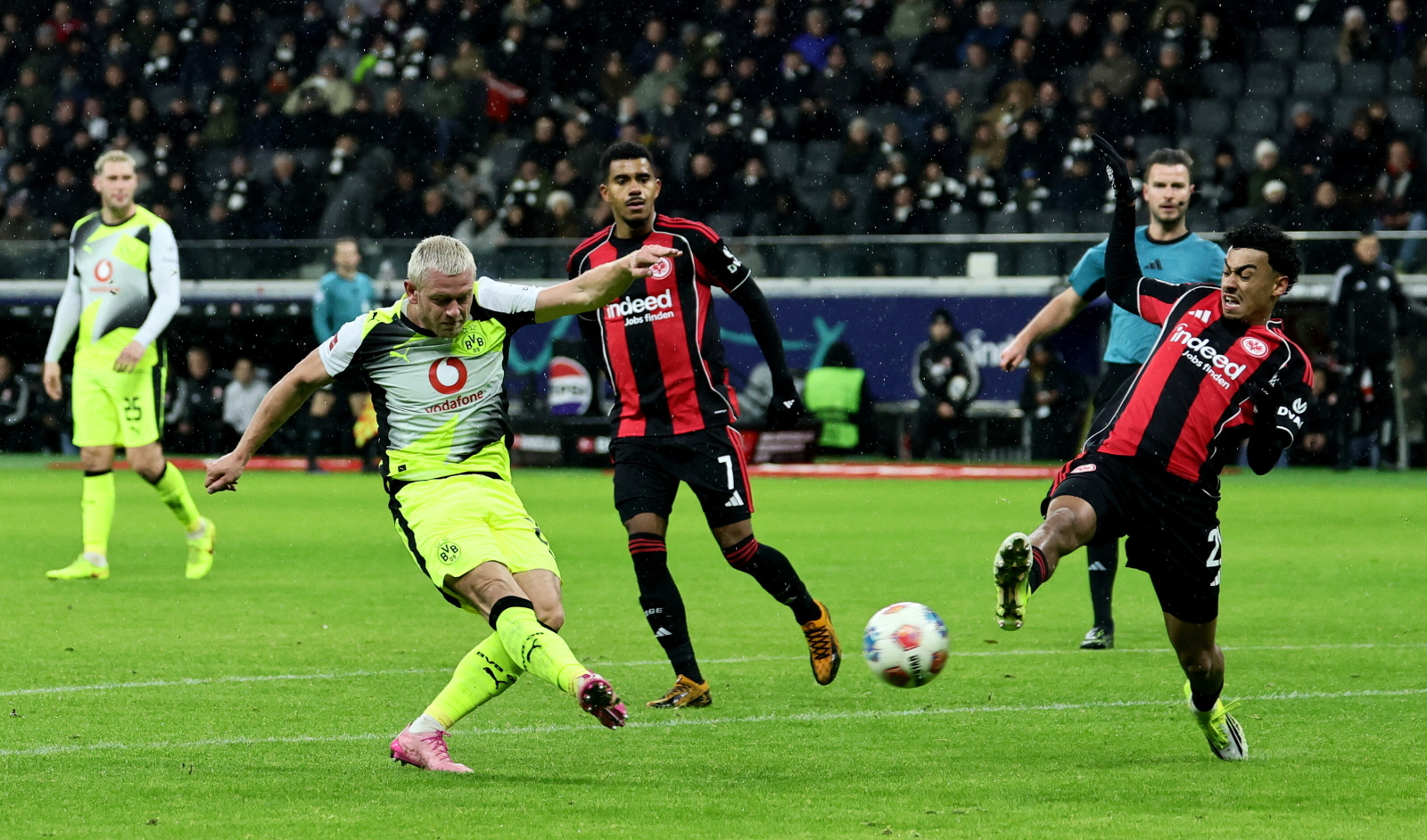 Szalony mecz w Bundeslidze. Padło aż sześć goli