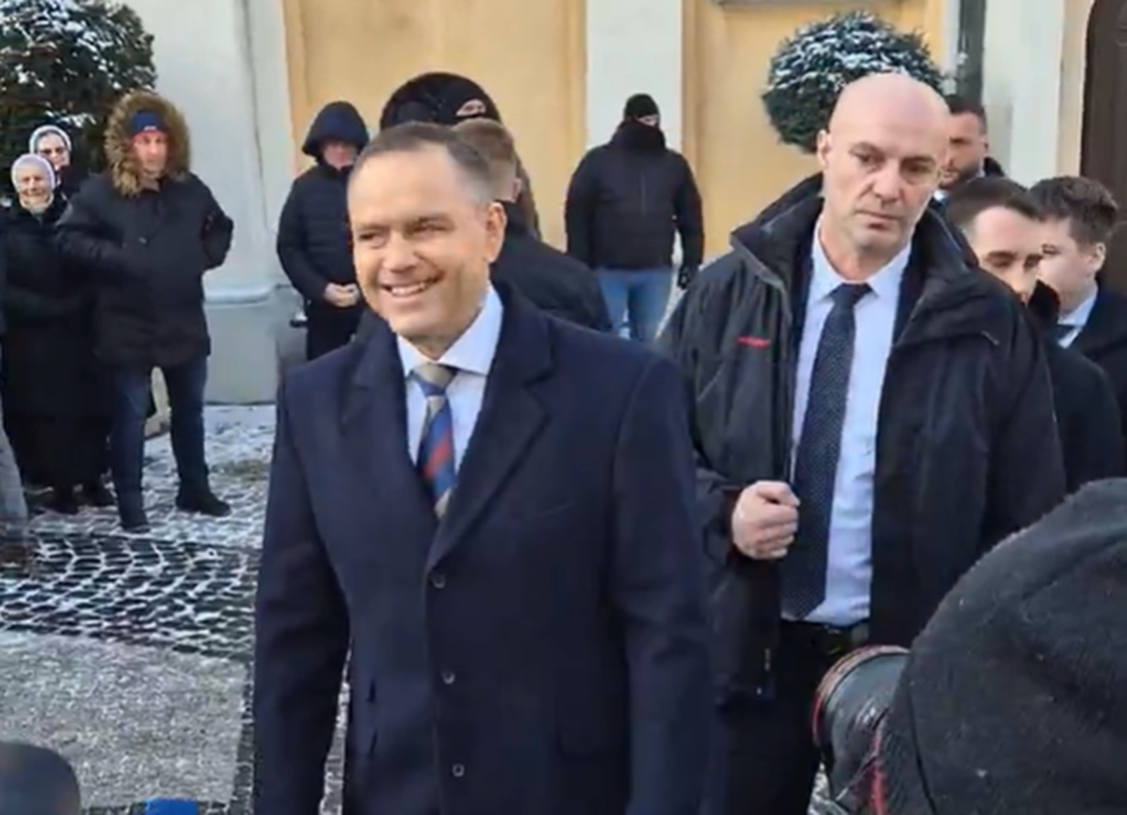 Nawrocki dołączył do kibiców. I wtedy się zaczęło [WIDEO]