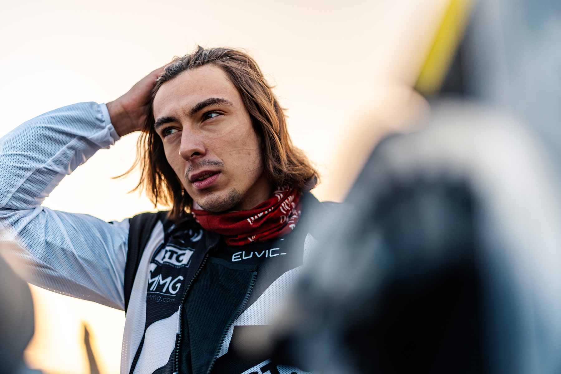 Dąbrowski w czołówce na półmetku Dakaru. Poobijany nadgarstek go nie zatrzymał