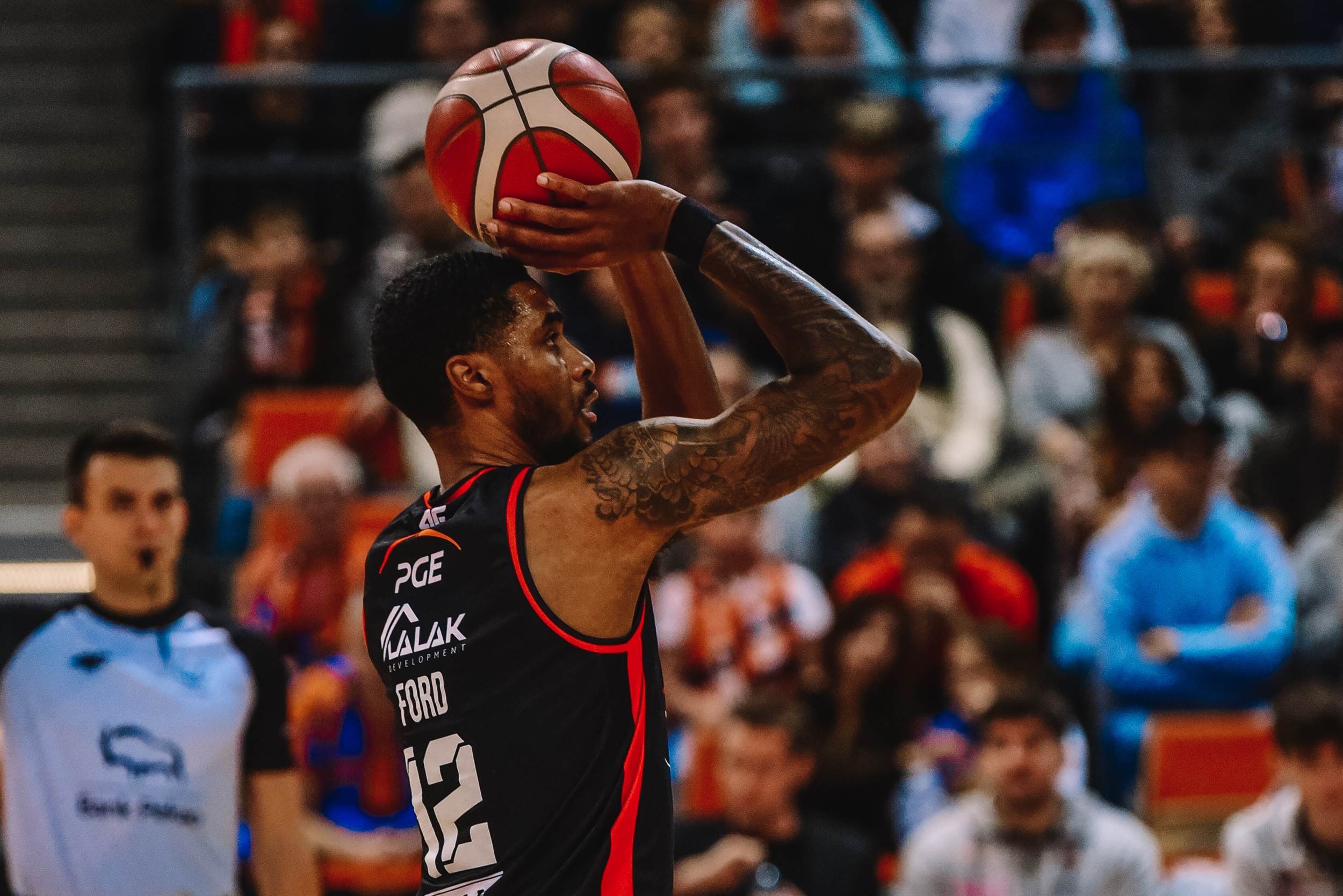 Odbili się od dna. Teraz budują serię