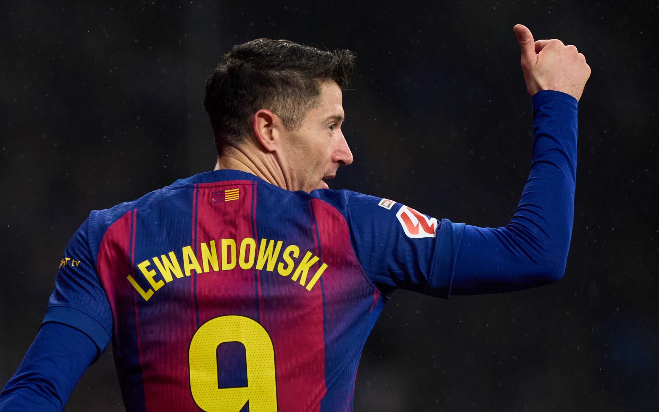 Jest niemożliwy! "Lewy" dogonił legendy