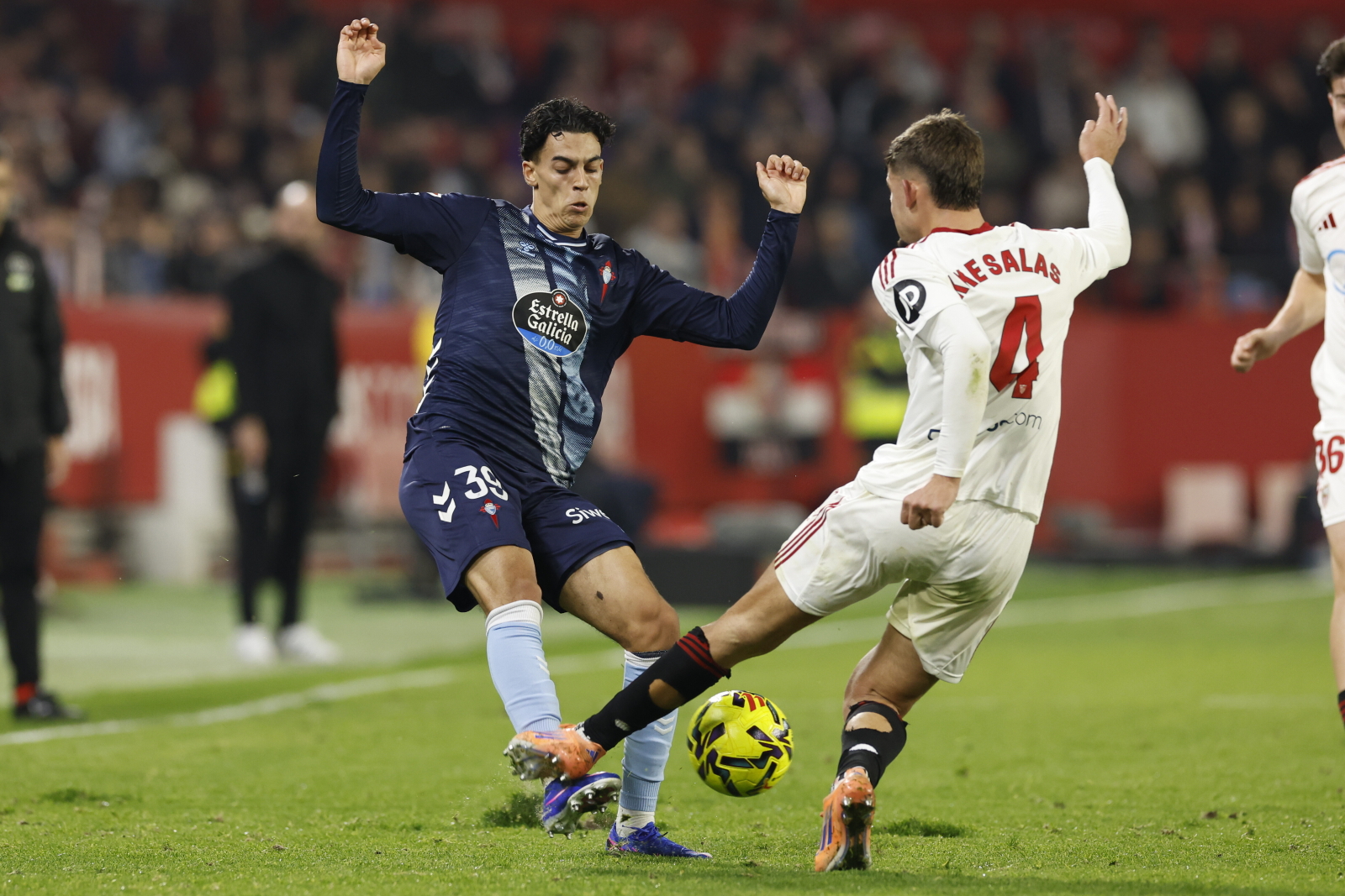 Dramatyczna końcówka w Sewilli. Zadecydował rzut karny