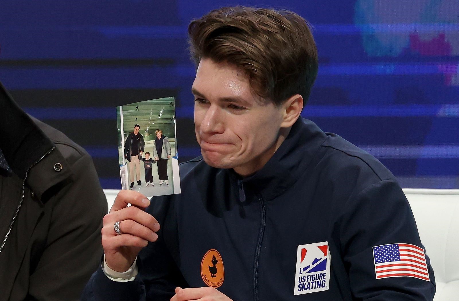 Stracił rodziców w katastrofie lotniczej. To zdjęcie pokazał całemu światu