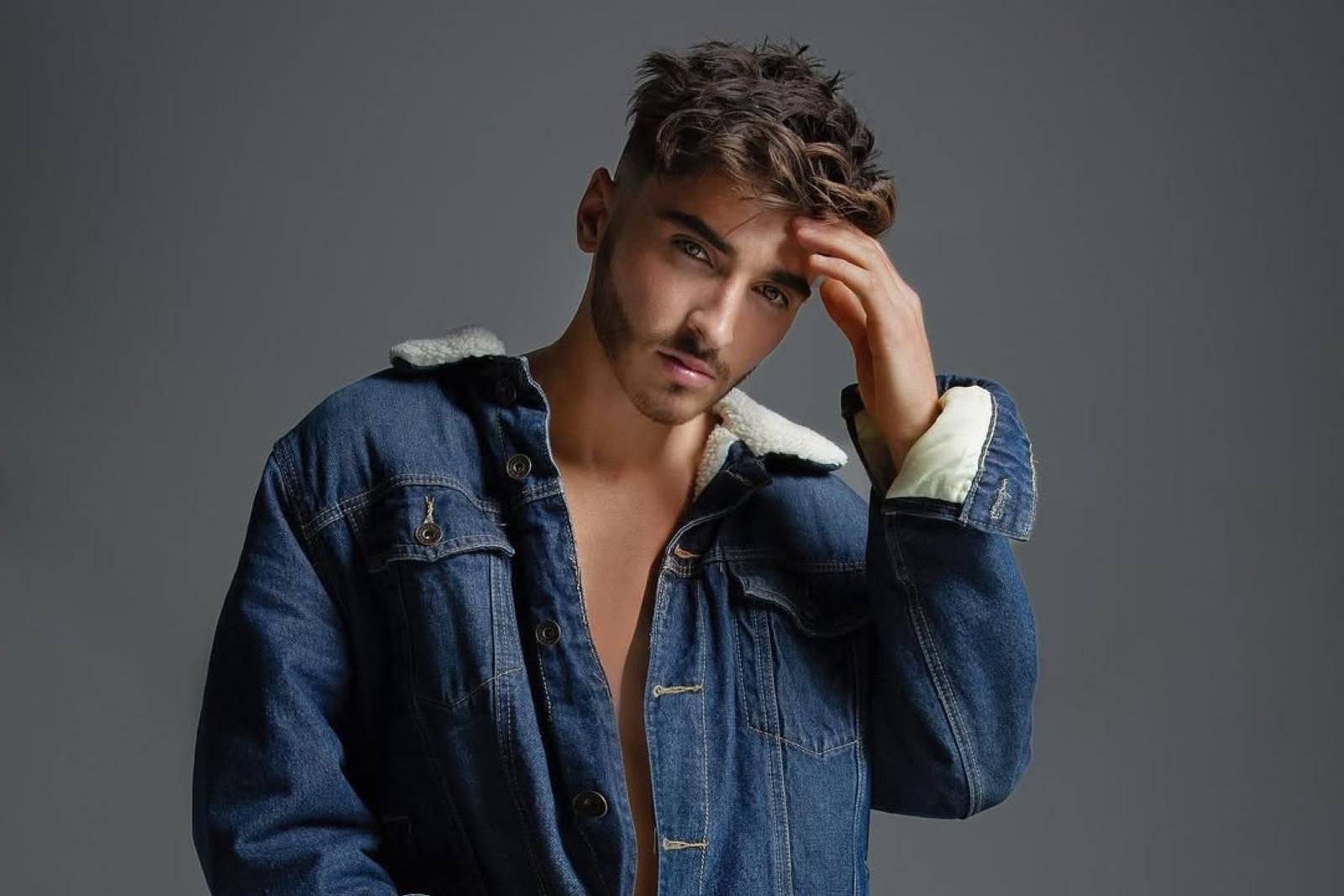 O jego coming oucie mówił cały świat. Teraz grzmi oskarża były klub o homofobię