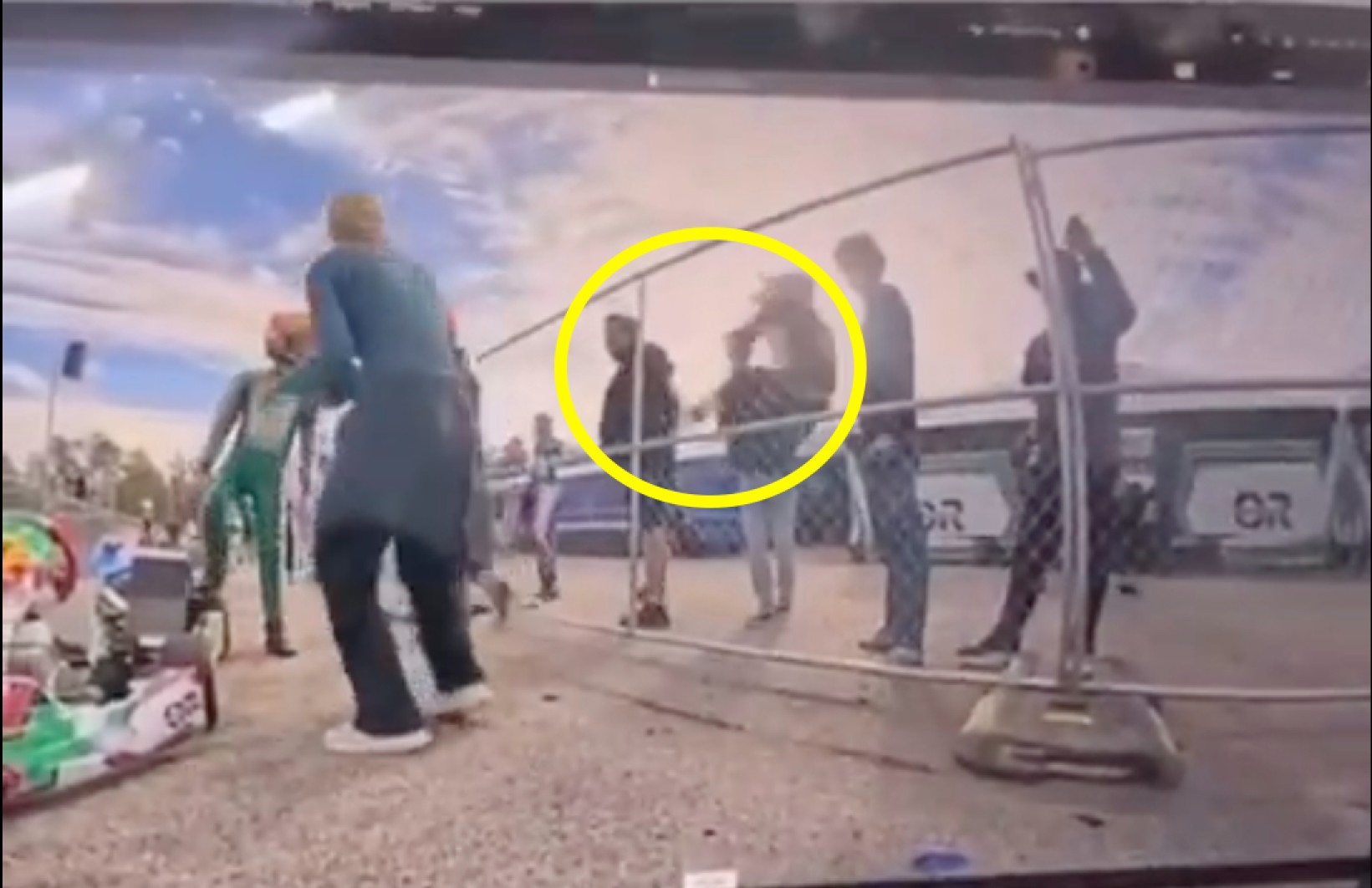 Były kierowca F1 wyszedł z aresztu. Jest nagranie z jego ataku