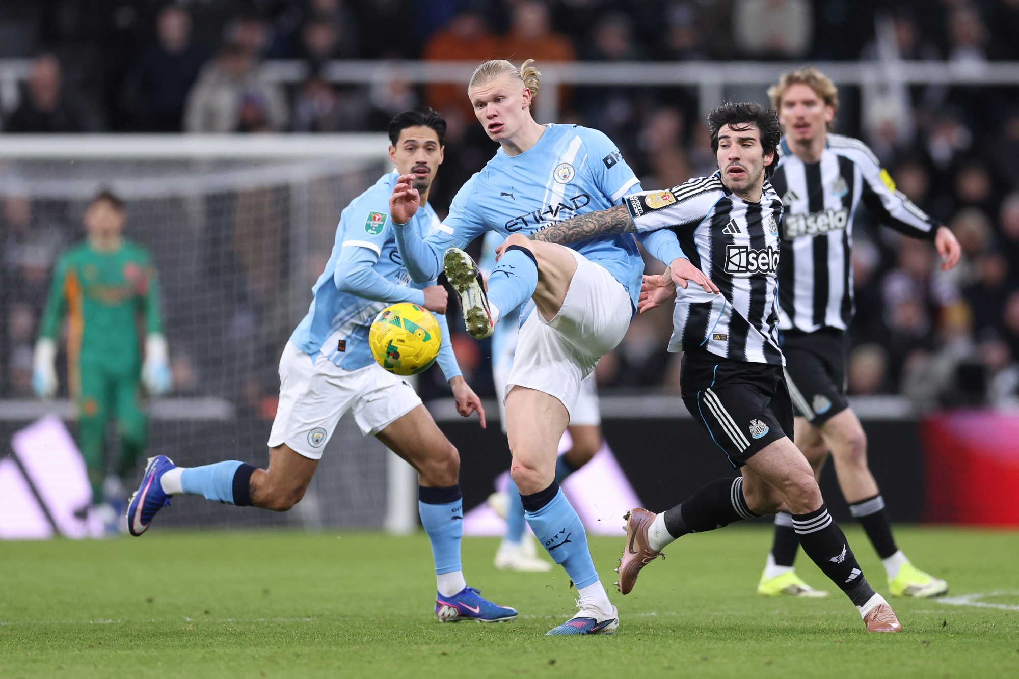 Puchar Ligi: Manchester City bliżej finału. Nowa gwiazda błyszczy