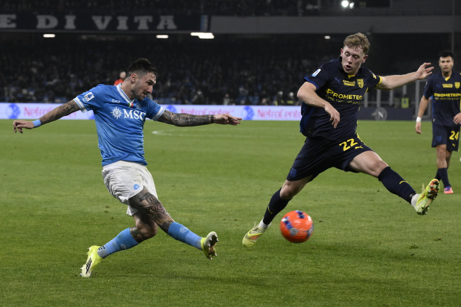 Twierdza Napoli zaczęła trzeszczeć w posadach