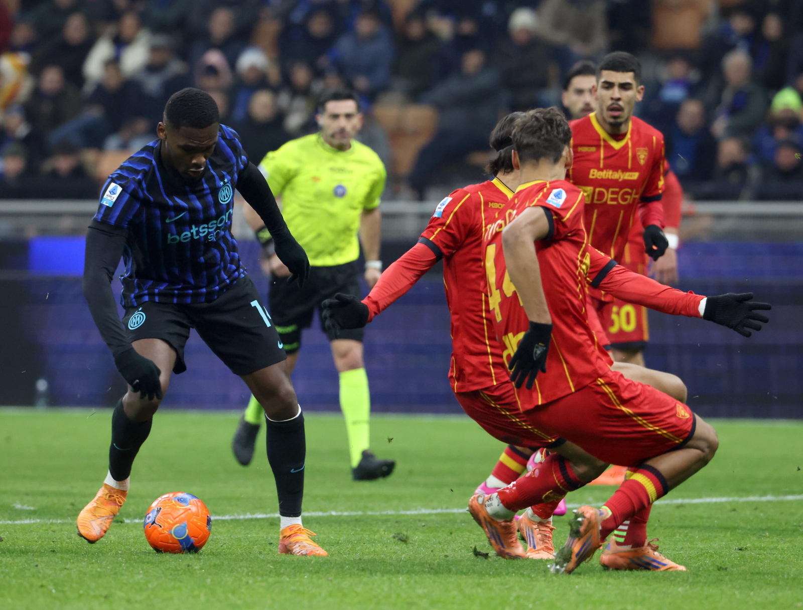 Inter Mediolan ucieka w Serie A. Piotr Zieliński otworzył drogę do bramki