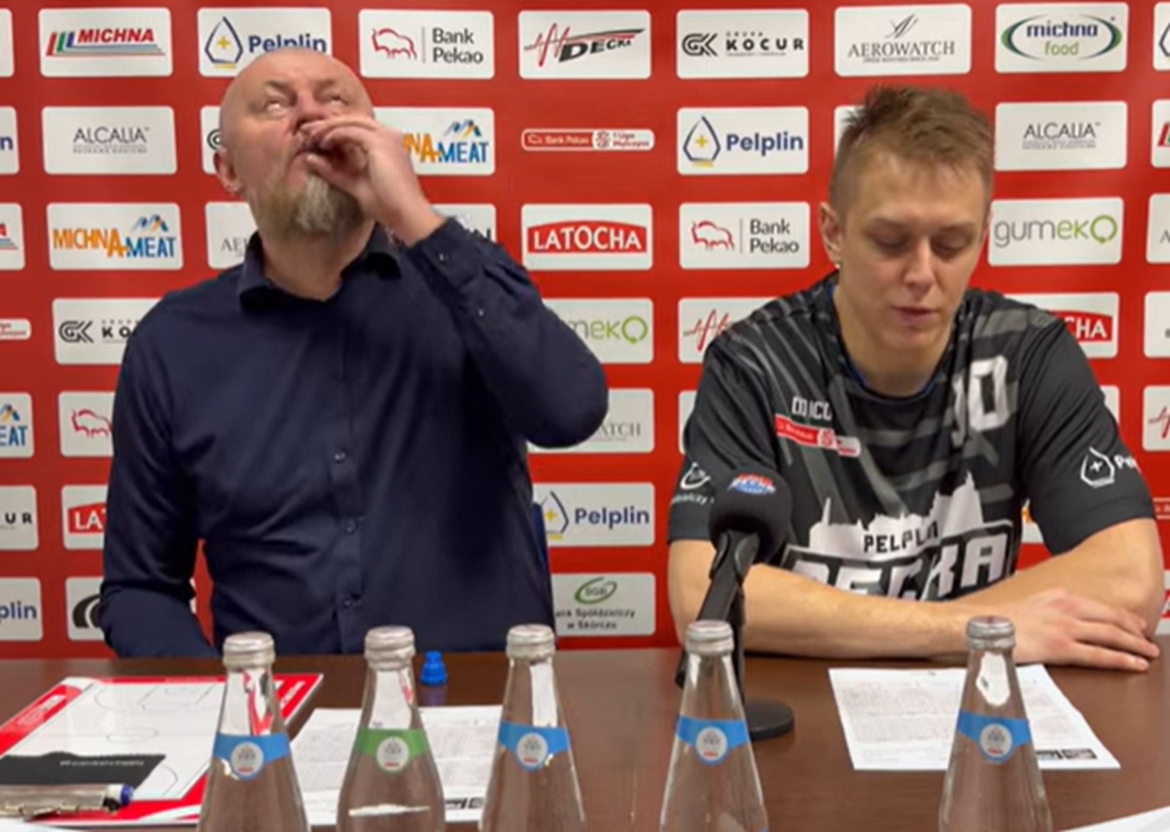 Sceny na konferencji. Zobaczcie, co zrobił trener