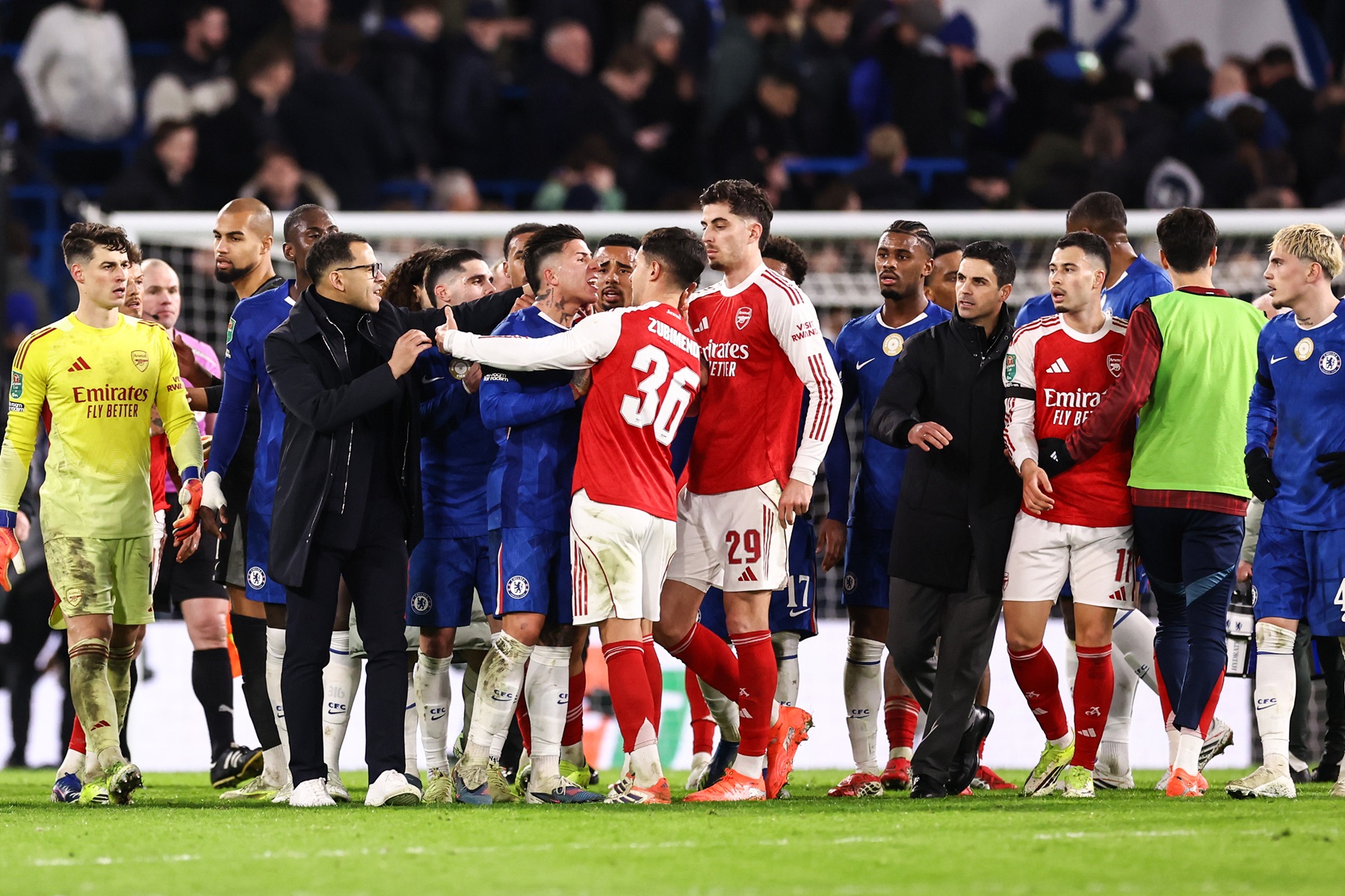 Zawrzało po derbach Londynu. W centrum szkoleniowiec