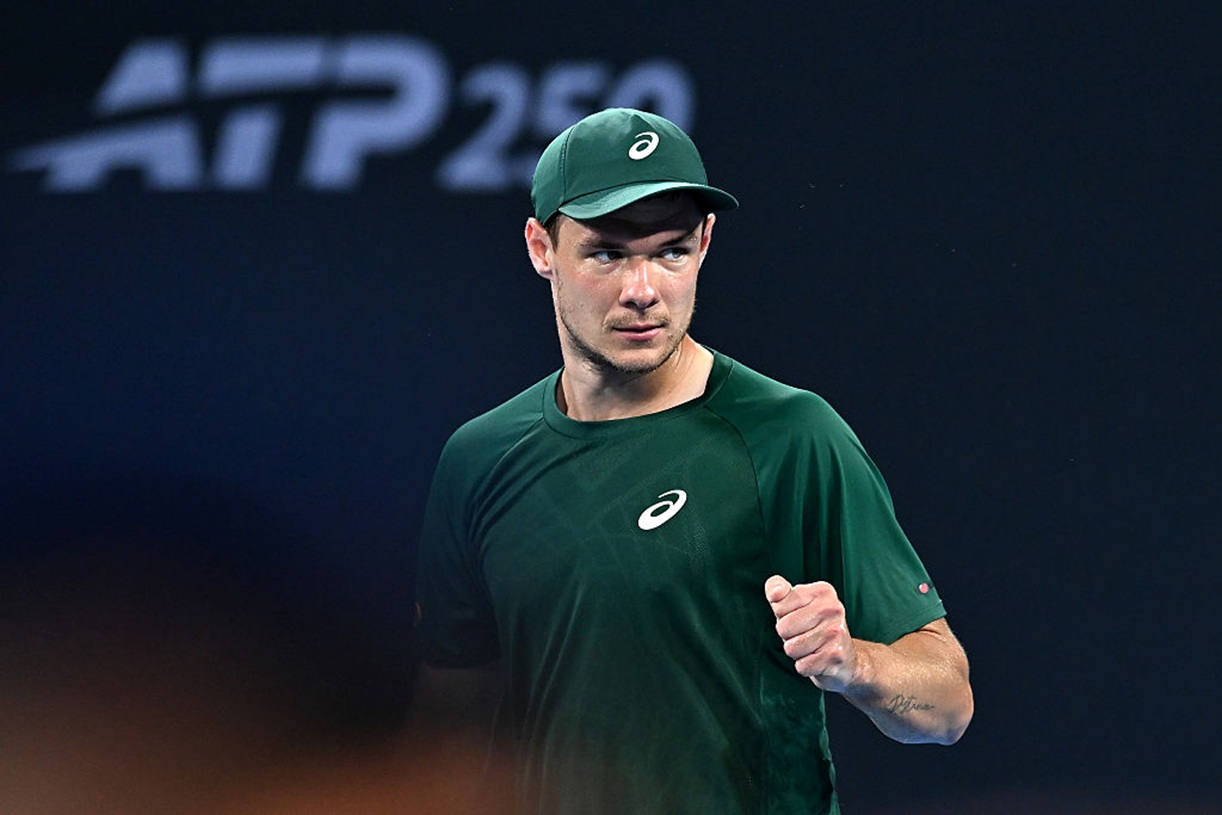 Czterosetowy bój Majchrzaka. Polak przetrwał w Australian Open