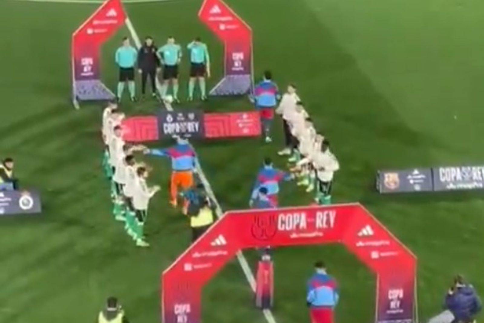 Wszyscy widzieli. Tak zachowali się piłkarze Racingu przed meczem z Barceloną