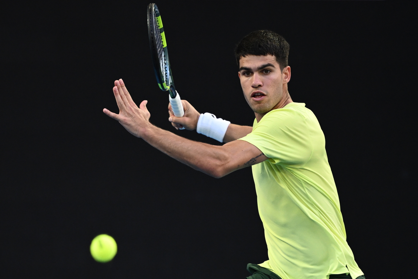 Carlos Alcaraz zwycięski, mimo urazu. Francuski talent obronił meczbole