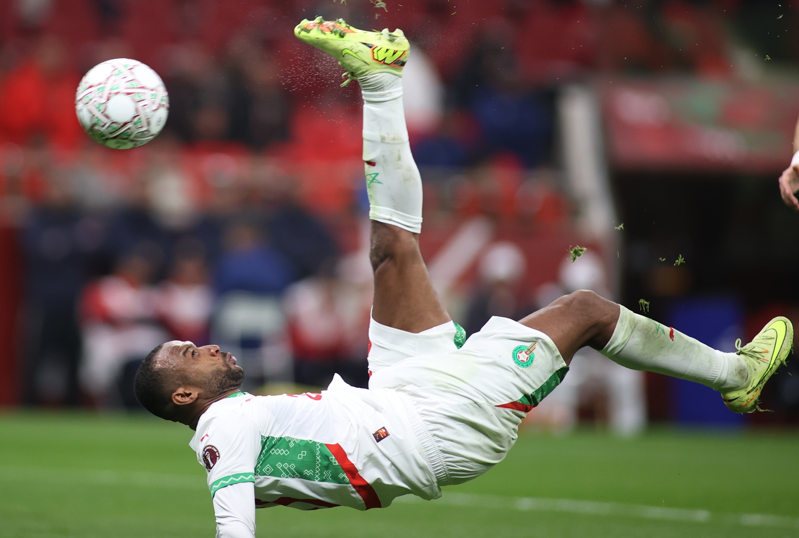 Pracował na cmentarzu, dziś jest specjalistą od spektakularnych goli. "Na końcu Bóg mi wynagrodził"